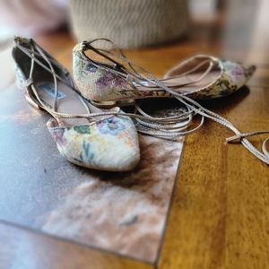 Steve Madden Walkie Floral Flat 7.5